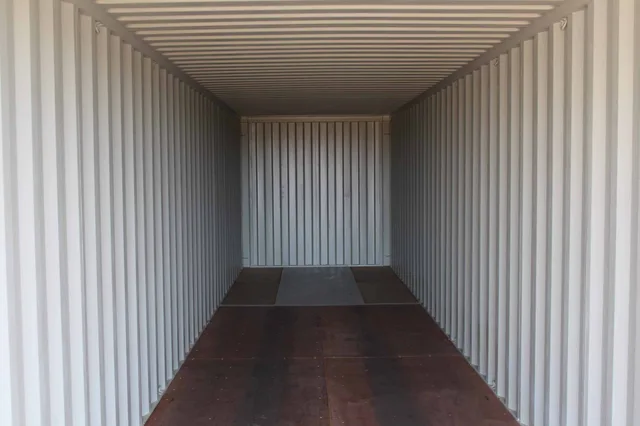 Full-length 40-foot container providing maximum storage capacity