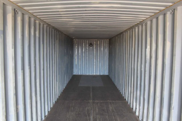 40-foot double door container allowing drive-through access