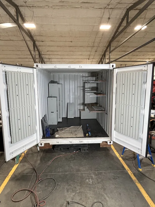 Finished flooring and interior trim on a Gunfighter container build