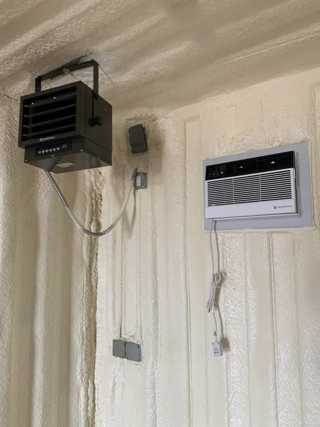 Partition wall and climate control installation inside a container